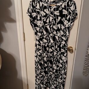 Chic Black and White Floral Mini Dress